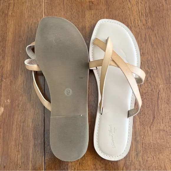 Universal Thread Sandals - Picture 3 of 4